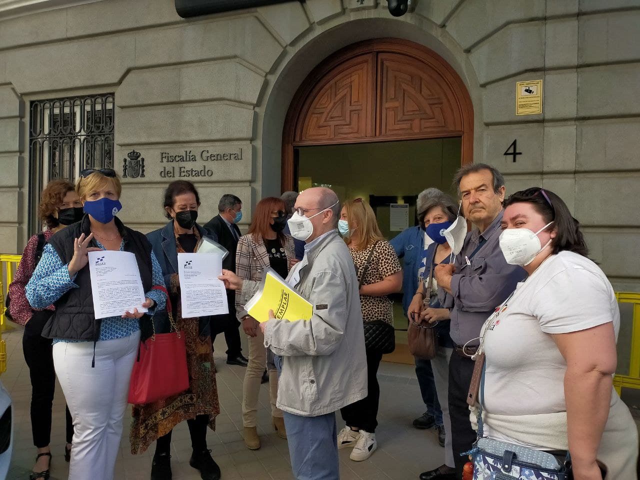 Entregando Carta en Fiscalía